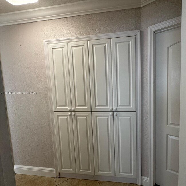 Building Photo - 4261 SW 22nd St