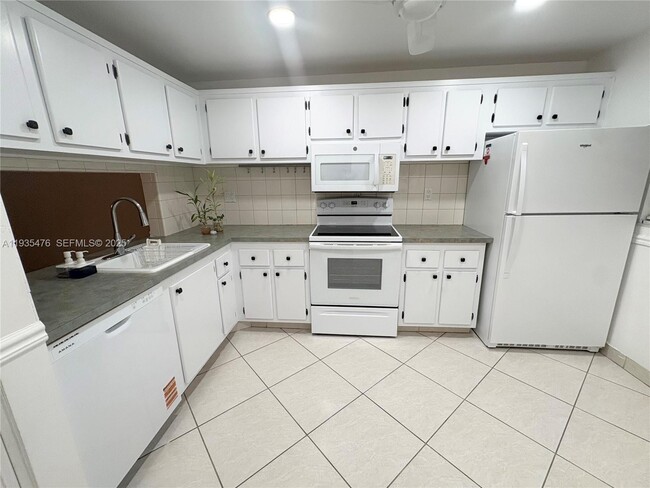 Building Photo - 8826 W McNab Rd