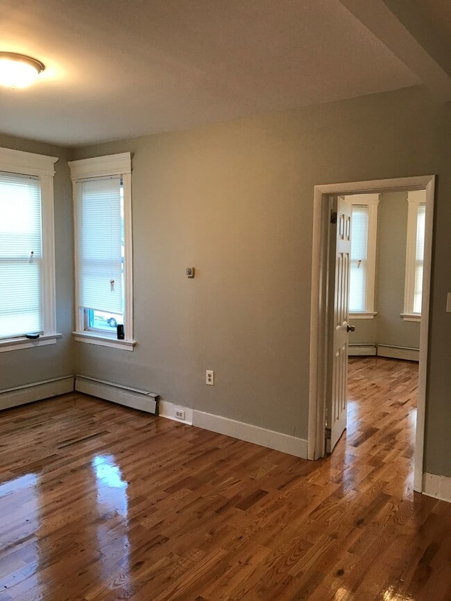 Building Photo - 159 Grafton St