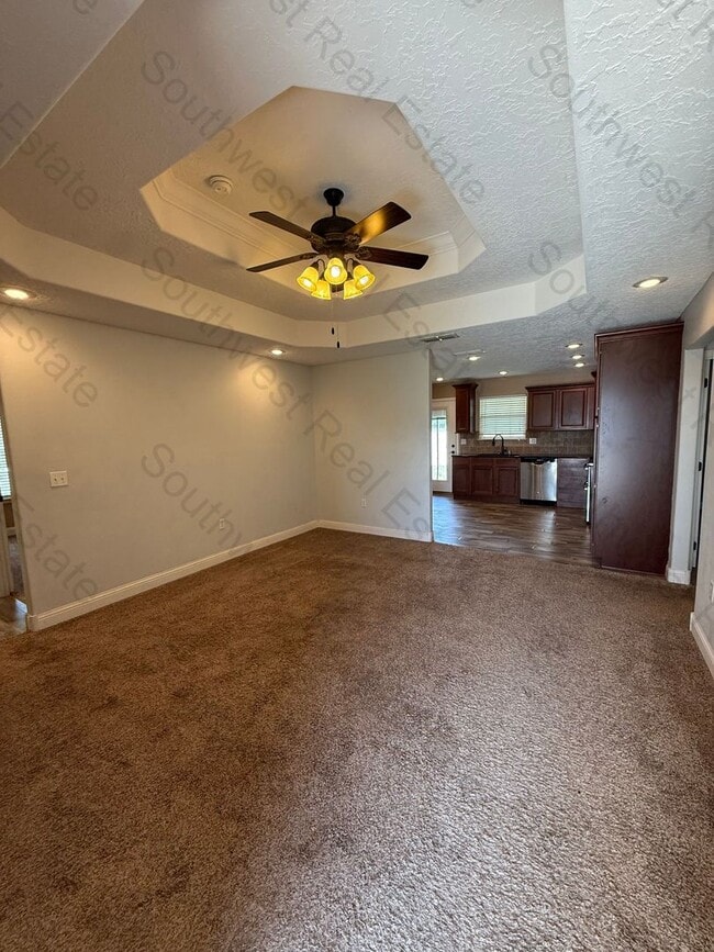 Building Photo - Spacious 3 Bedroom 2 Bath home in Portales, NM