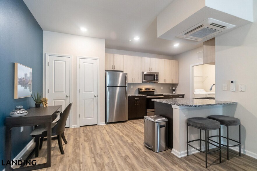 Building Photo - 655 W Mallard Creek Church Rd