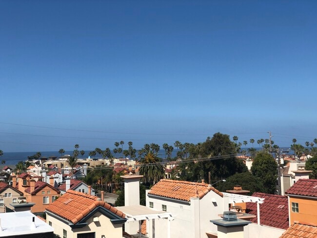 Building Photo - 401 N Coast Hwy