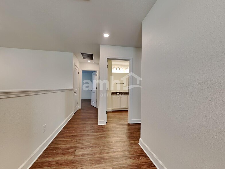 Building Photo - 460 Sandstone Dr