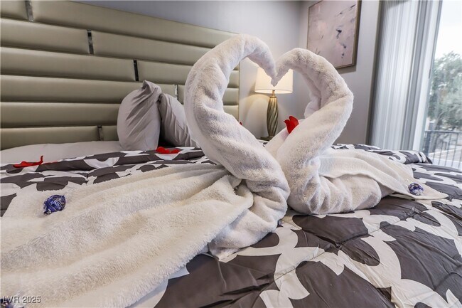 Building Photo - 5301 Opuntia St