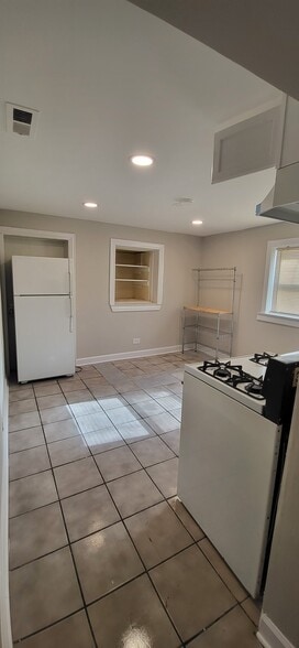 Kitchen - 4725 S Western Blvd