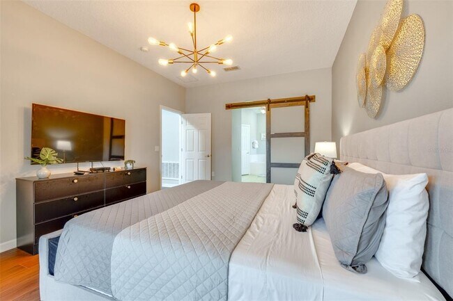 Building Photo - 441 Balmoral Dr