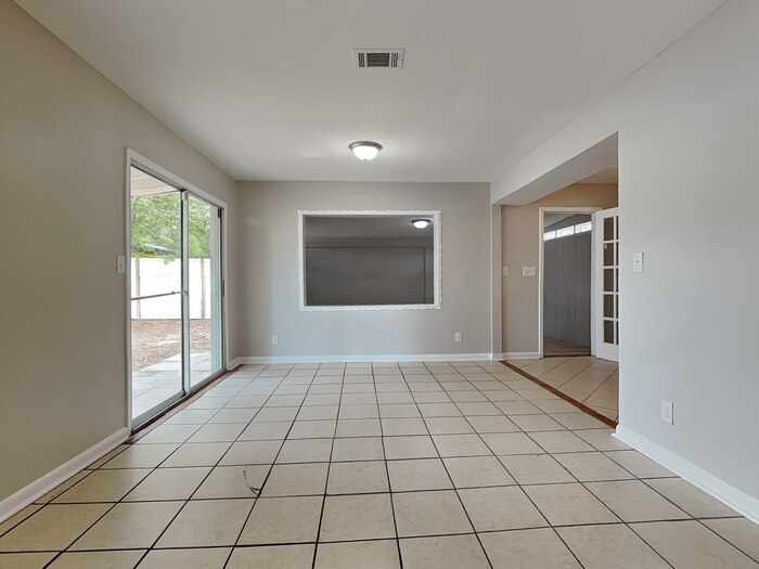 Building Photo - 10927 Regency Dr