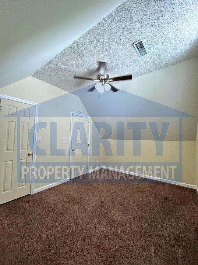 Building Photo - 3-bedroom home w/ single car garage!
