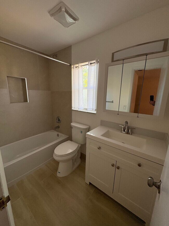 Building Photo - 7931 SW 10th St