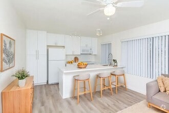 Building Photo - On Sail Bay in Pacific Beach! Updated 2 Be...