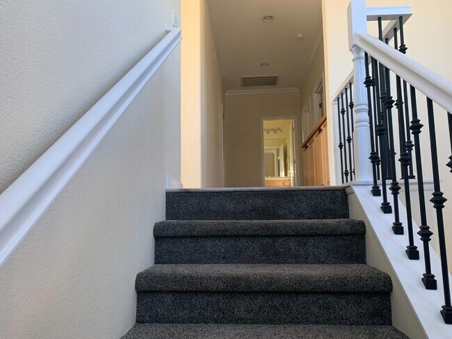 Building Photo - 20863 Grapevine Dr