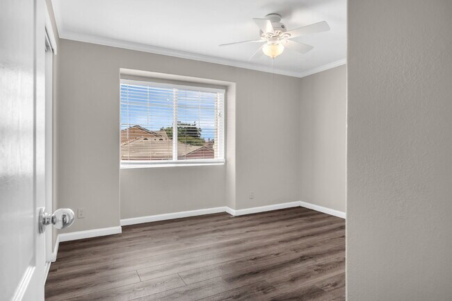 Building Photo - The Woodland Rental You've Been Looking For