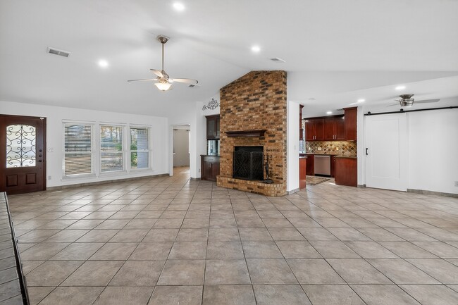 Building Photo - 127 Sagewood Dr