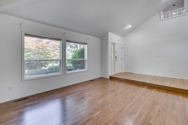 Building Photo - Updated 4 bed 2.5 bath in Sammamish!