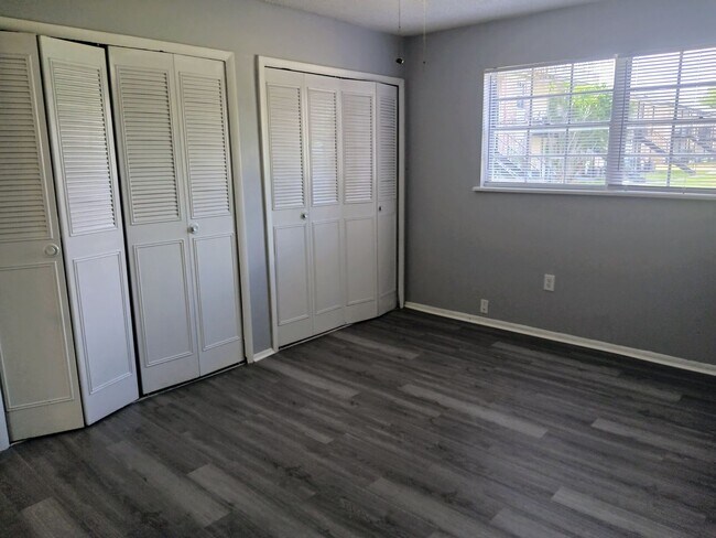 Building Photo - Grove Park Condo