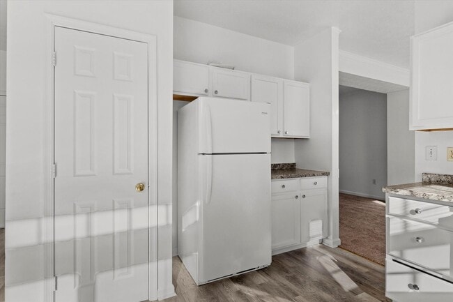 Building Photo - 4BR Columbia Home w/ Finished Basement, Deck & Open Green Space