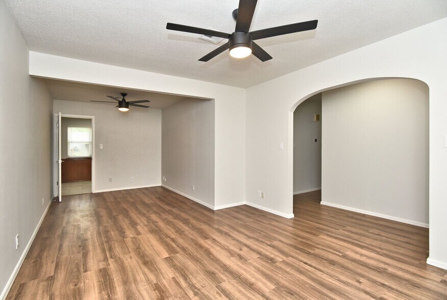 Building Photo - 6925 E 73rd St