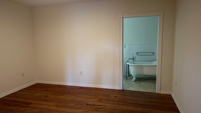 Building Photo - 7531 SE 147th Pl