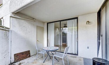 Building Photo - 2210 River Run Dr