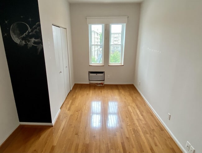 Building Photo - 1415 Chapin St NW