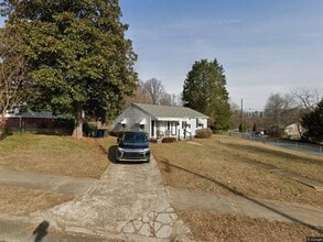 Building Photo - Charming 3 Bedroom, 1 Bath Single-Family Residence in Winston Salem