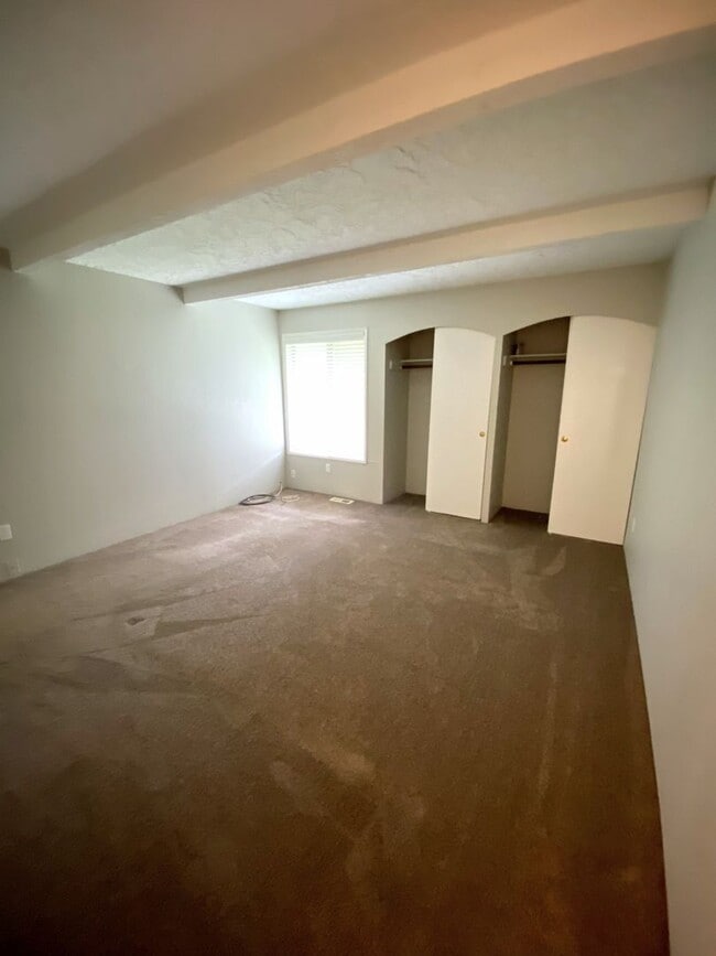 Building Photo - Spacious 4 Bedroom, 2 Bath Home with Large Yard -