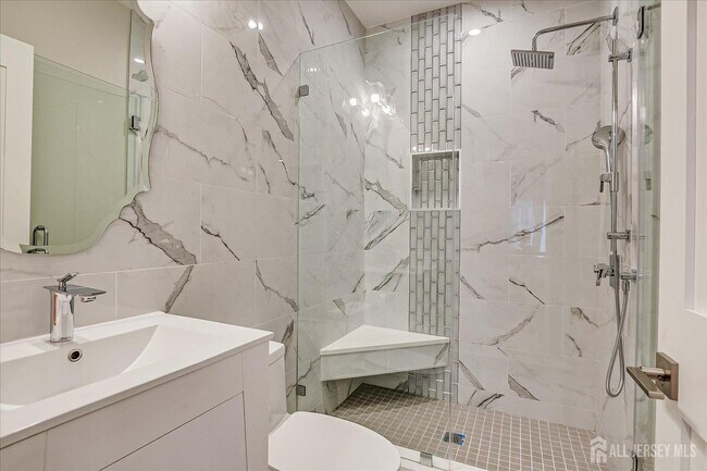 Building Photo - 3979 Park Ave