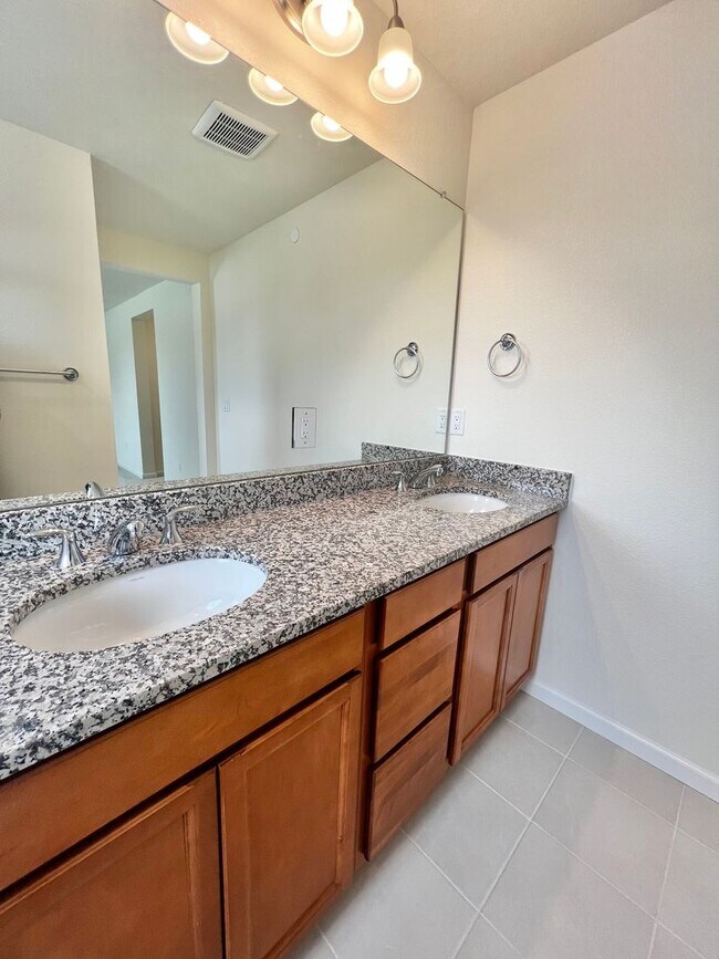 Building Photo - STUNNING 3 bed 2.5 bath new build home in Fort Collins!