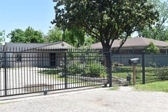 Building Photo - 5922 Lavender St