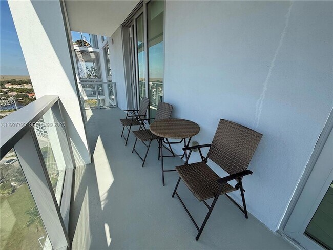 Building Photo - 2000 Metropica Wy