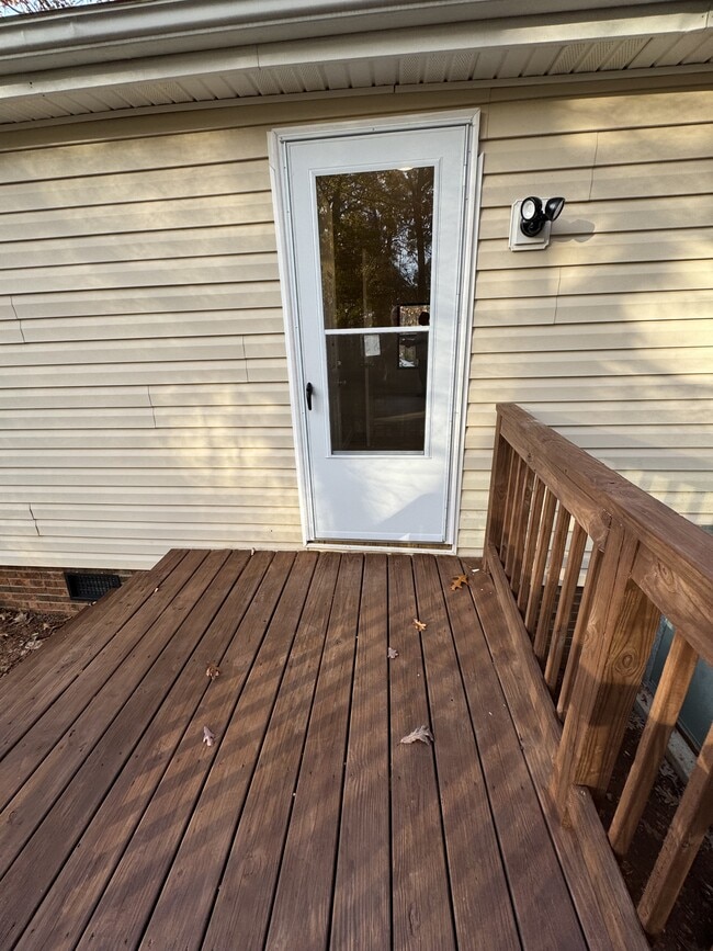 Building Photo - 2717 Hayes Dr