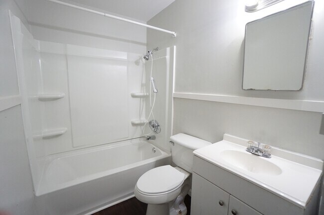 Building Photo - 112 13th Ave N