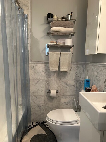 Building Photo - 277 S 4th St