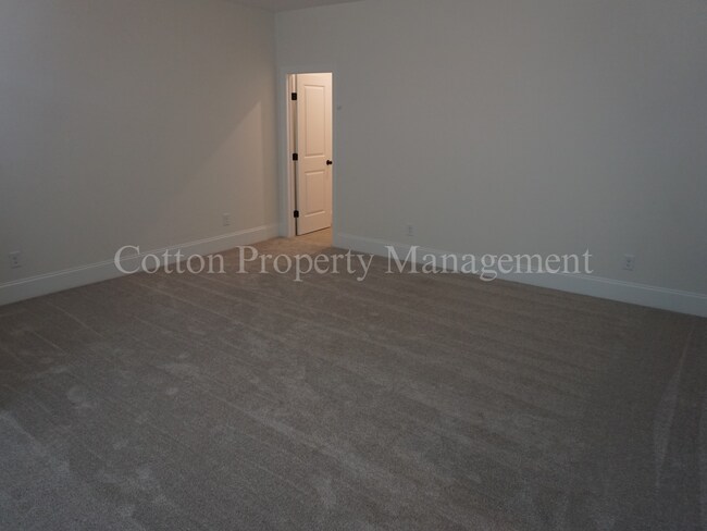 Building Photo - 33 Meon Ln