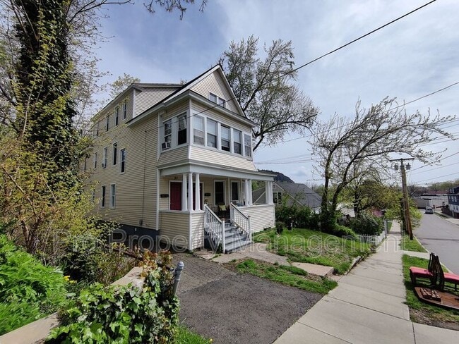 Building Photo - 35 Fairfield St