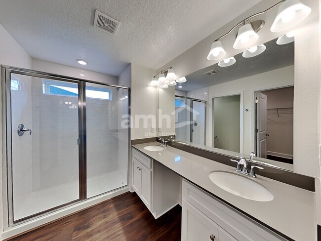 Building Photo - 1077 Walden Pond Dr