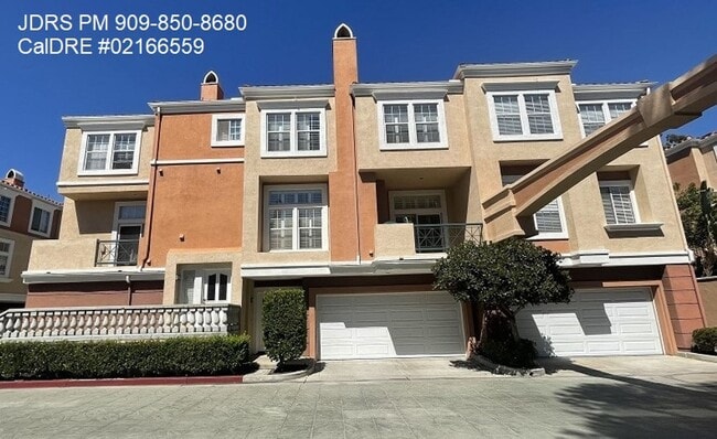 Primary Photo - Gated 2 Bedroom Townhome in Irvine