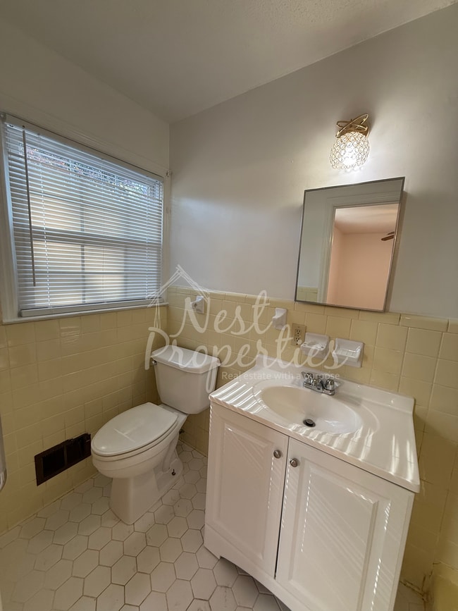 Building Photo - 3901 Pine Cone Dr