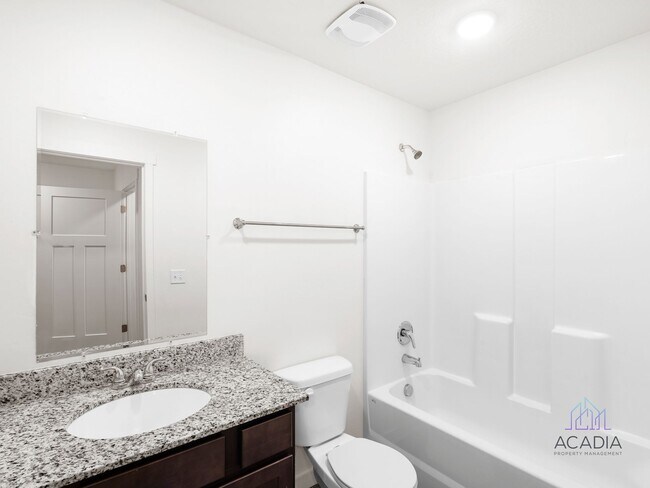 Building Photo - Spacious 3 Bed/2.5 Bath Townhome in Magna Community!