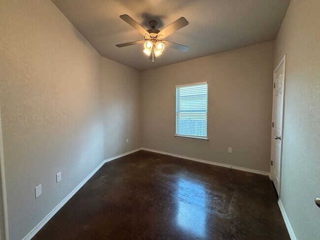 Building Photo - Luxury Duplex in Seguin with 3-bed, 2-bath...