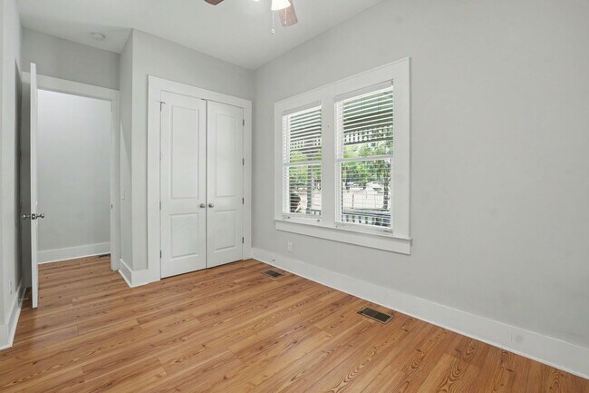 Building Photo - 311 W 39th St