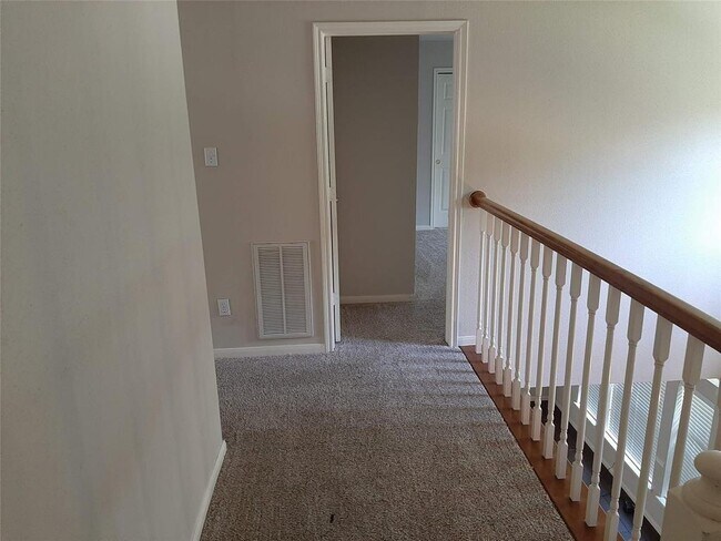 Building Photo - 1385 El Camino Village Dr
