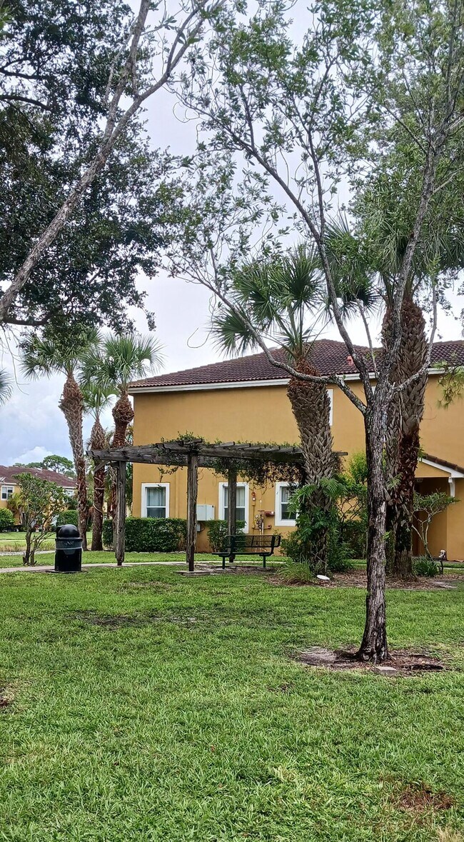 Building Photo - 795 Pipers Cay Dr