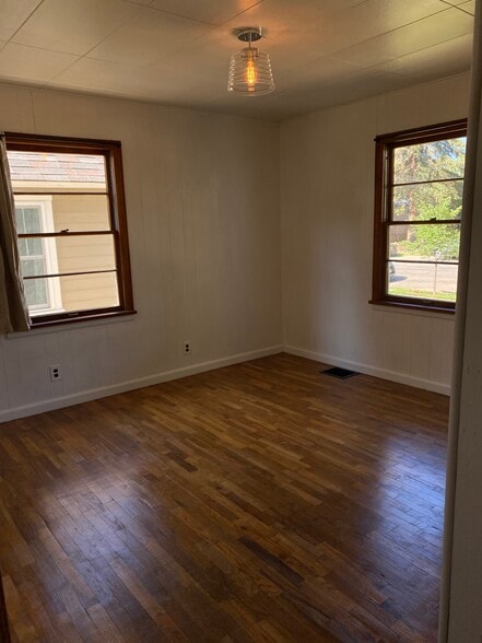 bedroom 1 - 944 E 5th Ave