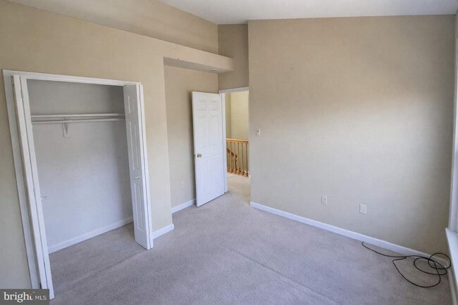 Building Photo - 4 Elm Tree Ct