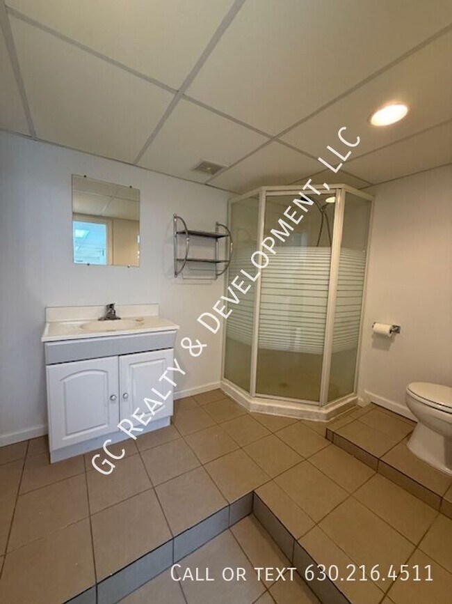 Building Photo - 885 Chelsea Ct