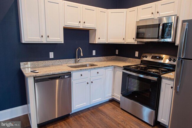 Building Photo - 106 Colonial Ct