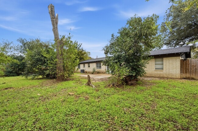 Building Photo - 917 Susan St