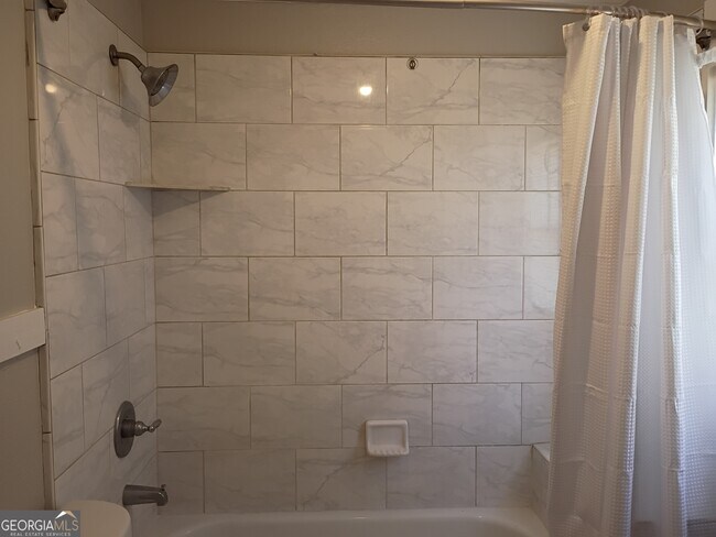 Building Photo - 11 Hester Dr