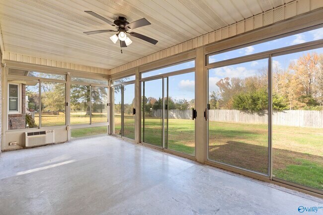 Building Photo - 15153 New Cut Rd